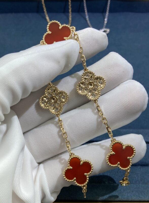 VCA Carnelian Clover Bracelet with Diamonds and Carnelian, Yellow Gold