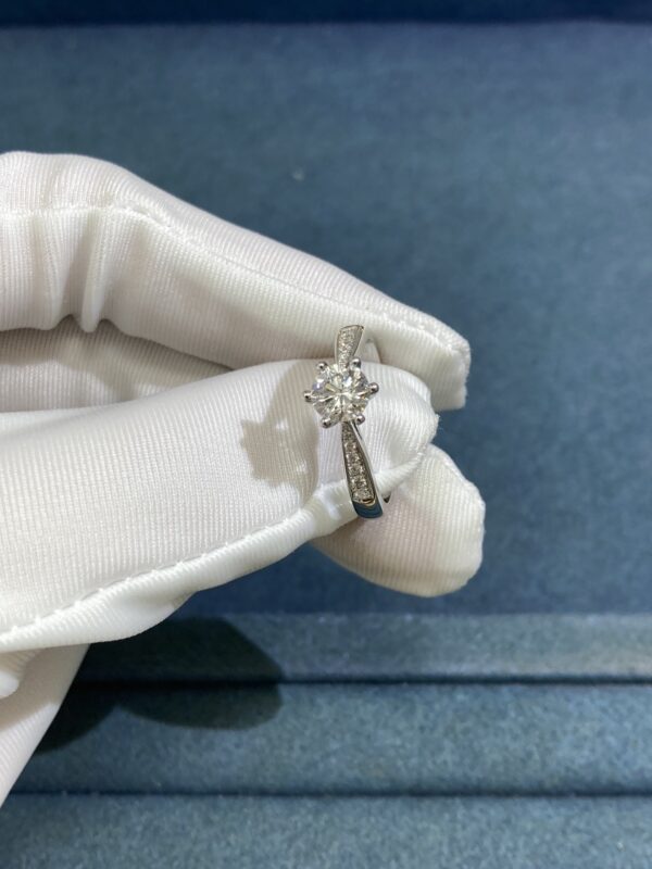 DR diamond ring, white gold