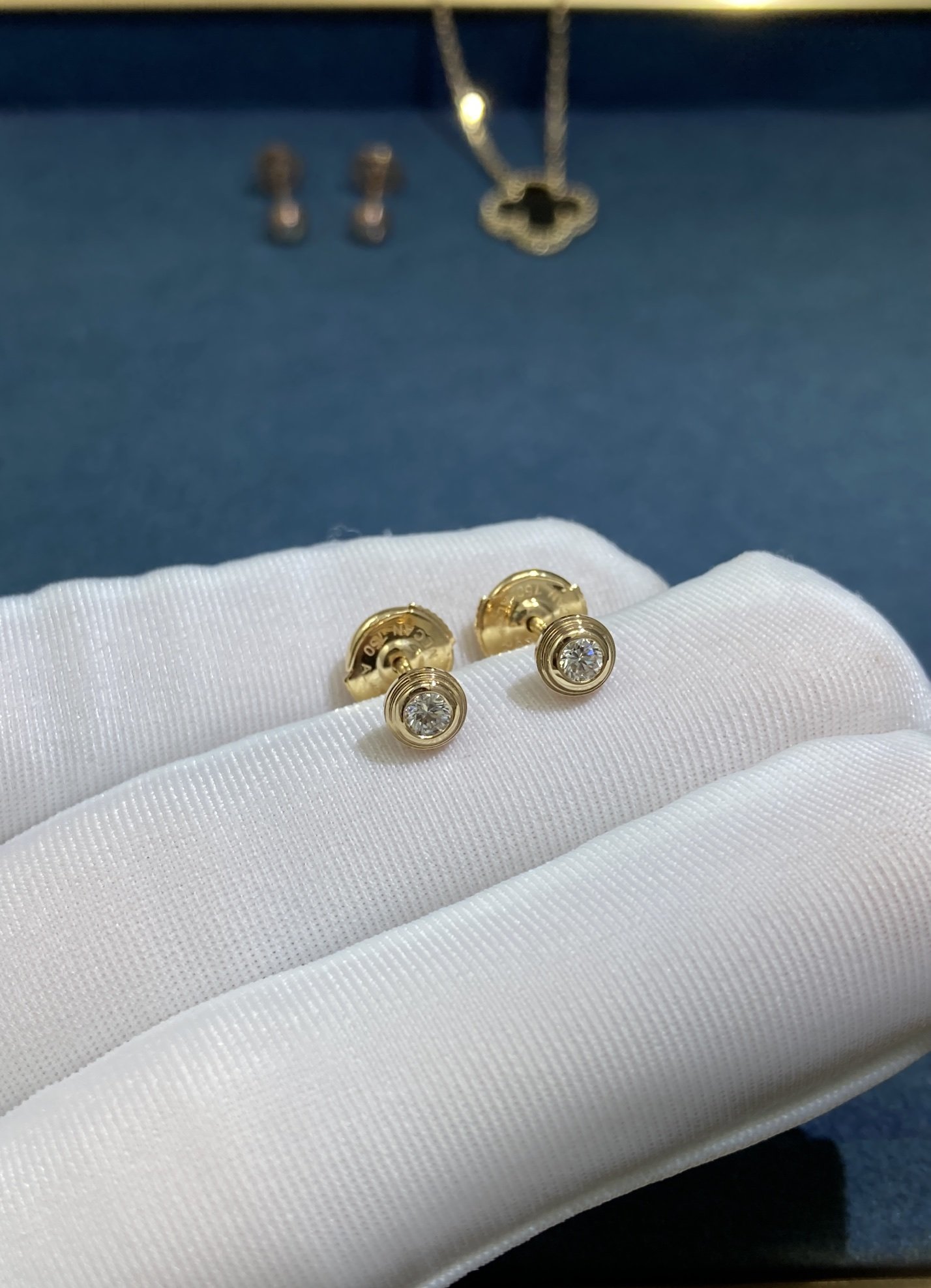 45709.jpg 10 Point UFO Stud Earrings, Yellow Gold - Image 1