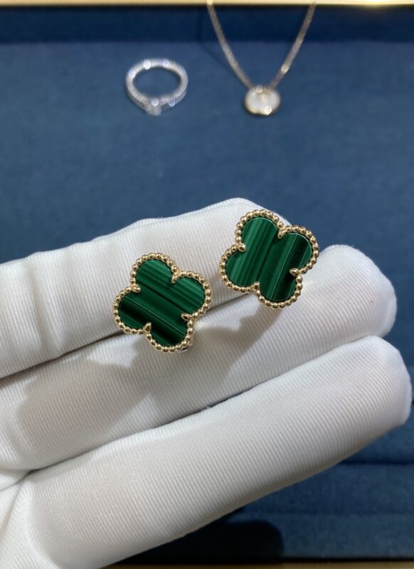 VCA Medium Malachite Clover Earpads, Yellow Gold