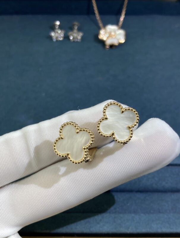 VCA’s Medium White Shell Clover Ear Patches, Gold