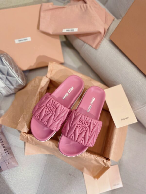 Miu Miu 2023 New Sandals                    
