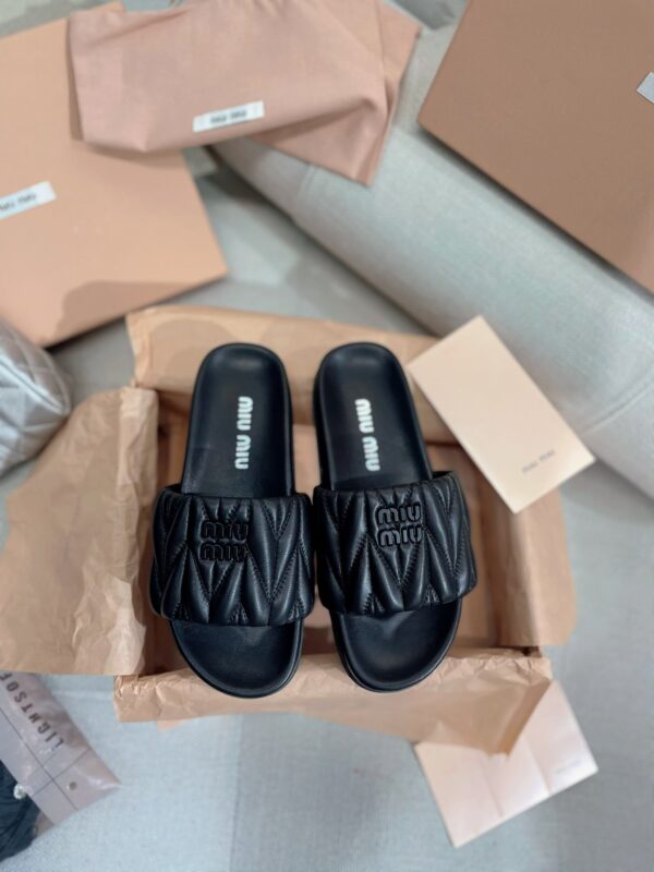 Miu Miu 2023 New Sandals                    