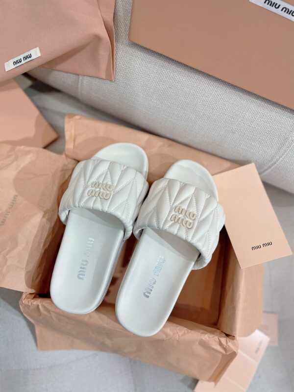 Miu Miu 2023 New Sandals                    