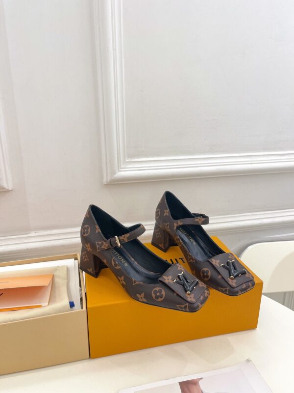 Louis Vuitton 2023 New Heel Sandals