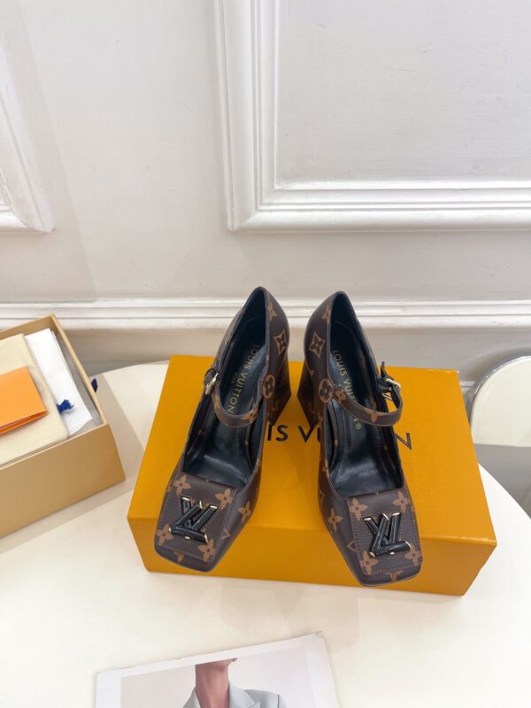 Louis Vuitton 2023 New Heel Sandals