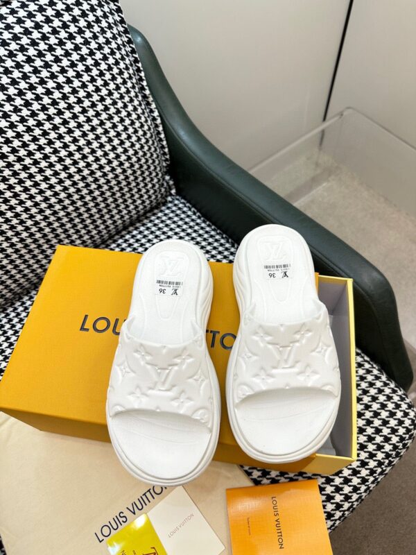 Louis Vuitton 2023 New Sandals