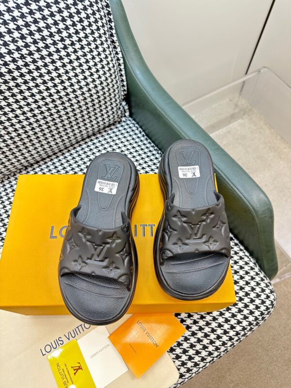 Louis Vuitton 2023 New Sandals