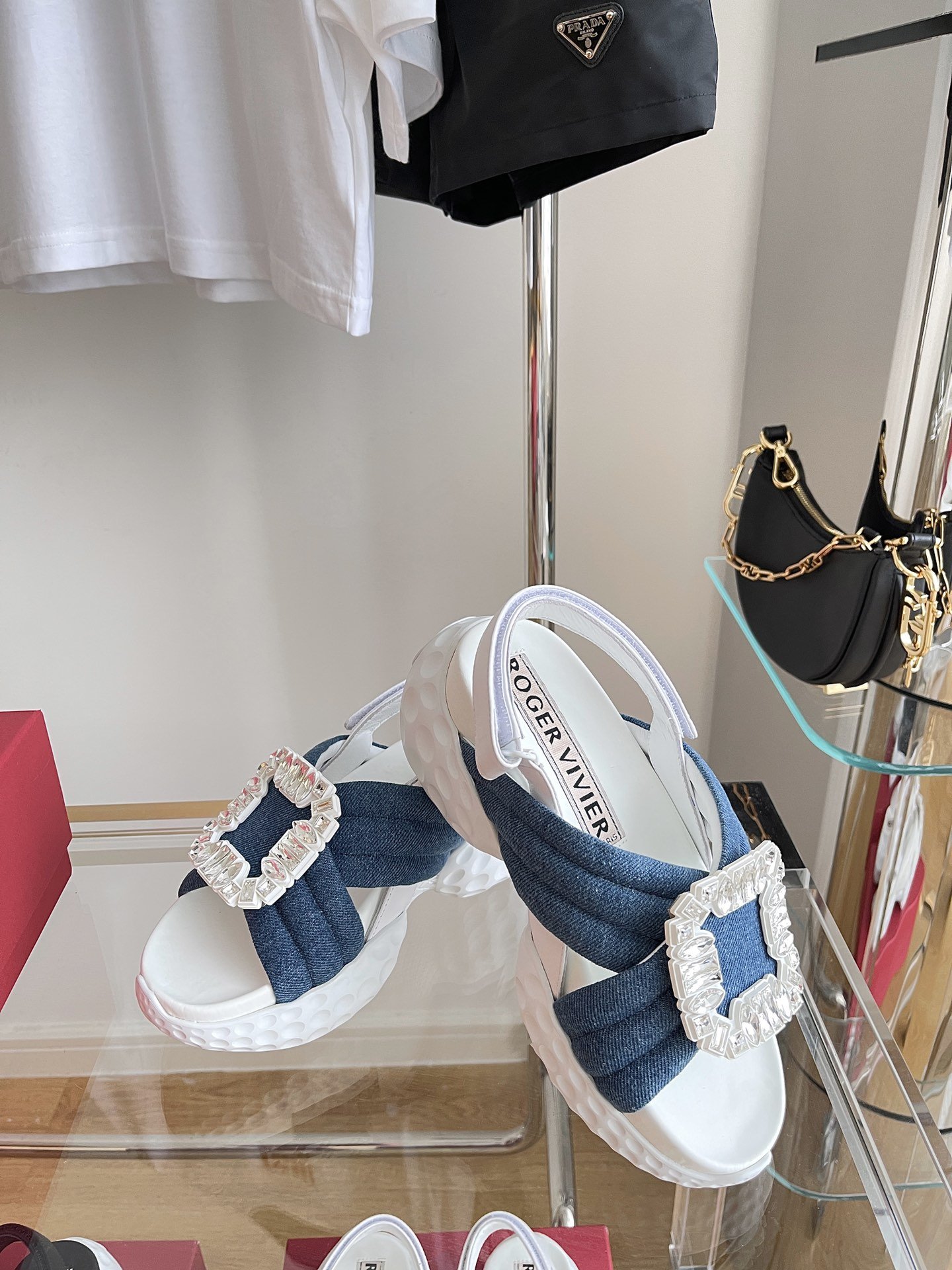 66061.jpg Roger Vivier 2023 New Sandals - Image 1