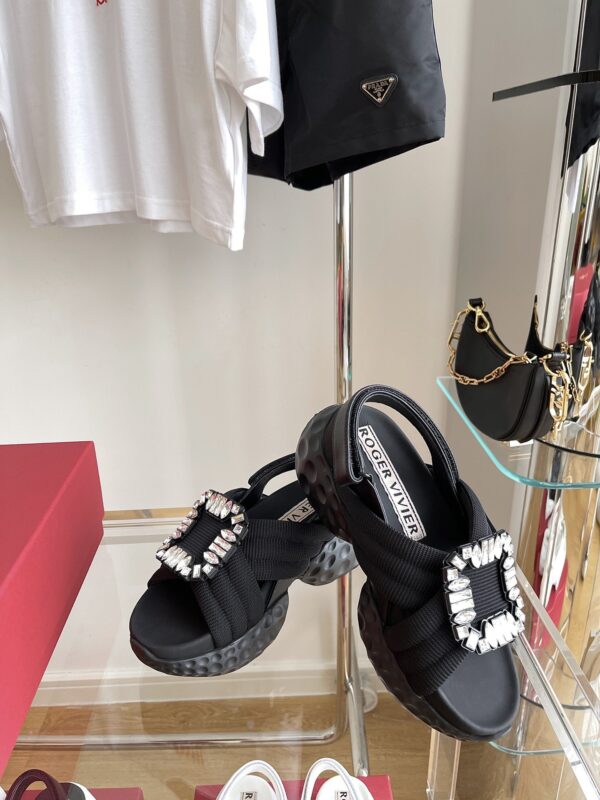 Roger Vivier 2023 New Sandals