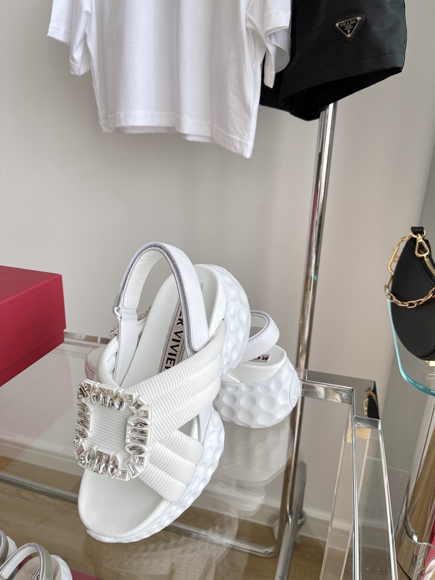 66087.jpg Roger Vivier 2023 New Sandals - Image 1