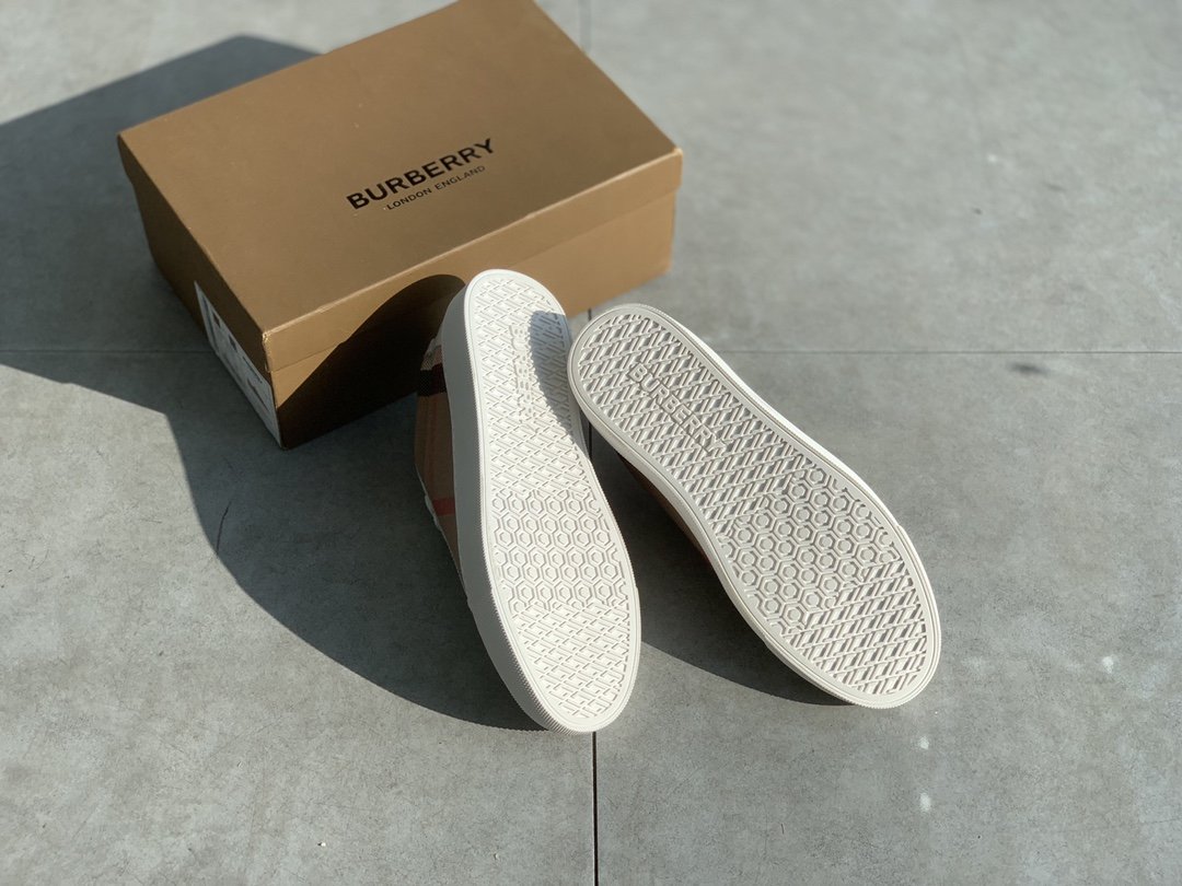 Burberry 2023 Unisex Trainers - Image 6