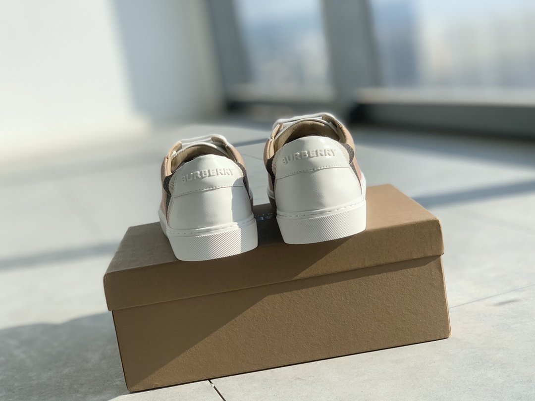 Burberry 2023 Unisex Trainers - Image 5