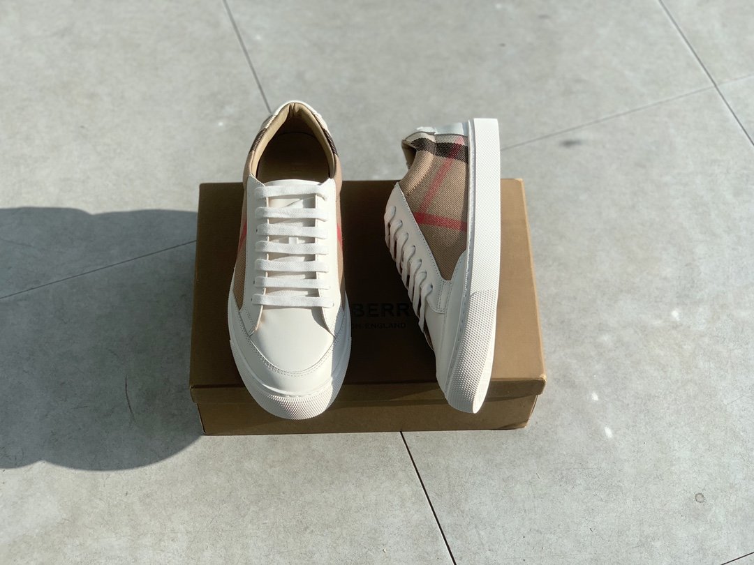 Burberry 2023 Unisex Trainers - Image 2