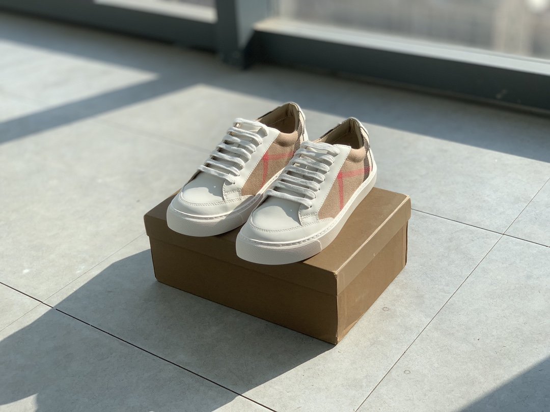 Burberry 2023 Unisex Trainers - Image 4