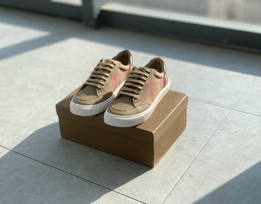 Burberry 2023 New Unisex Trainers - Image 4
