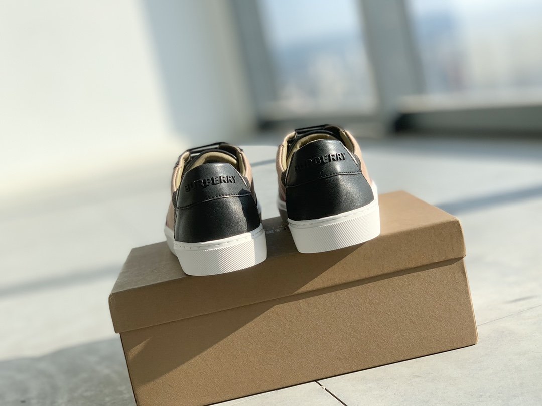 Burberry 2023 New Unisex Trainers - Image 3