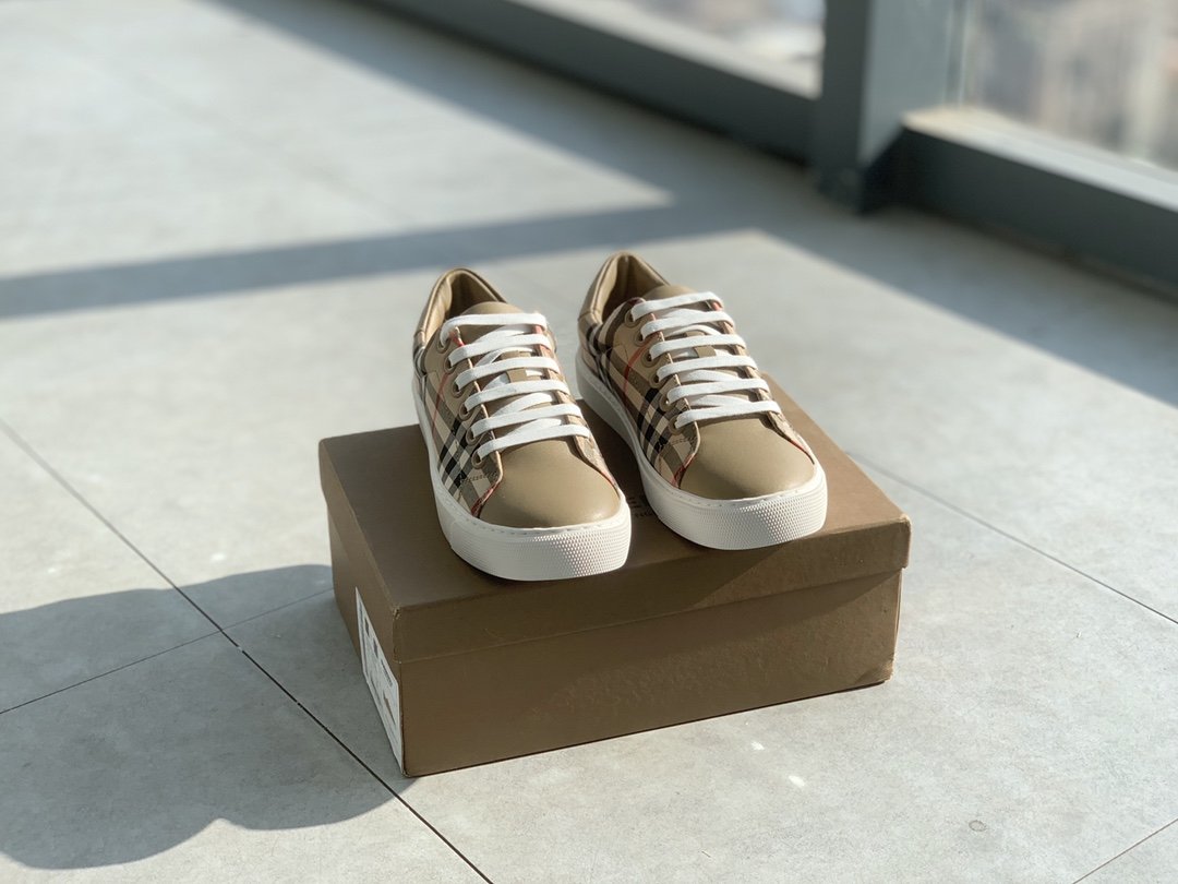 Burberry 2023 New Unisex Trainers - Image 6