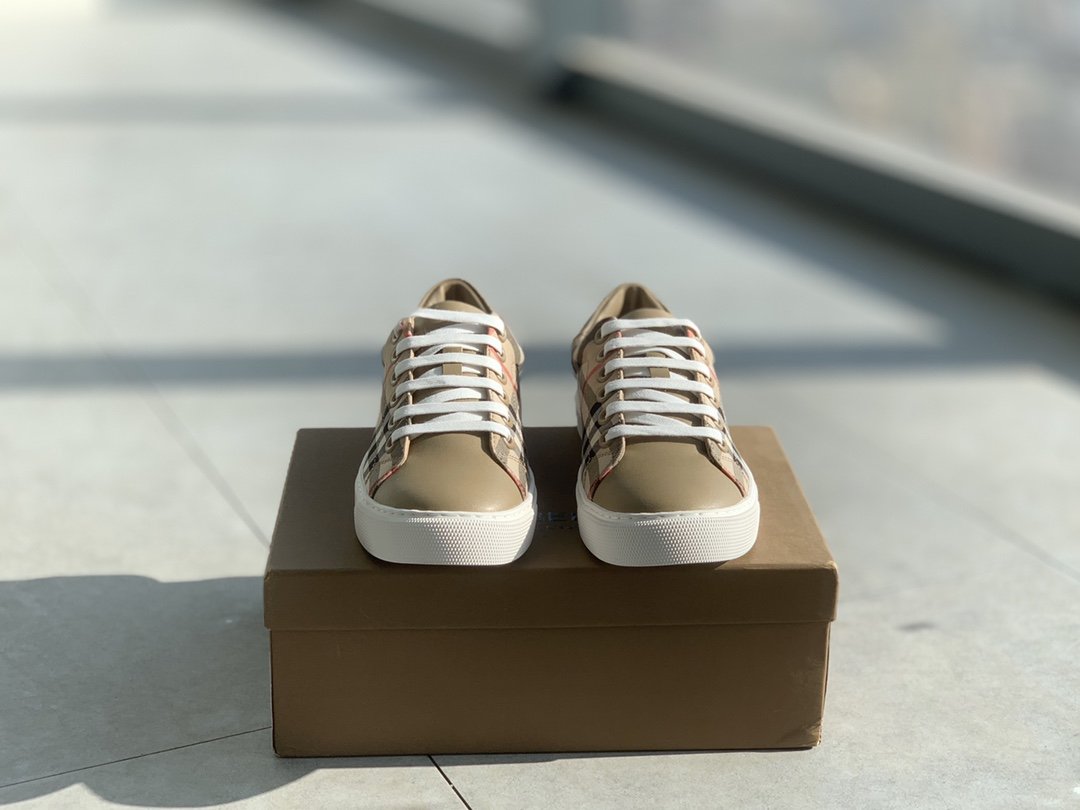 Burberry 2023 New Unisex Trainers - Image 3