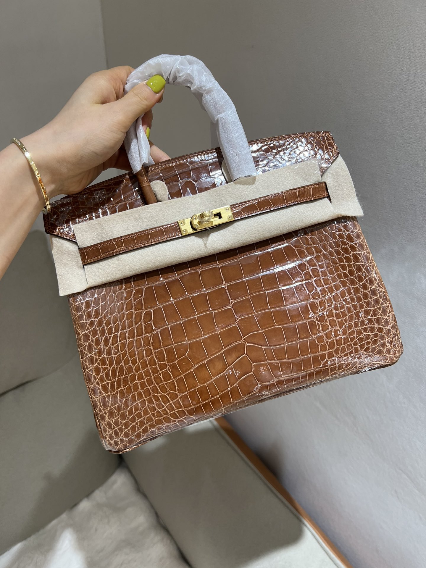 77602.jpg Birkin 25 Crocodile Miel GHW - Image 1