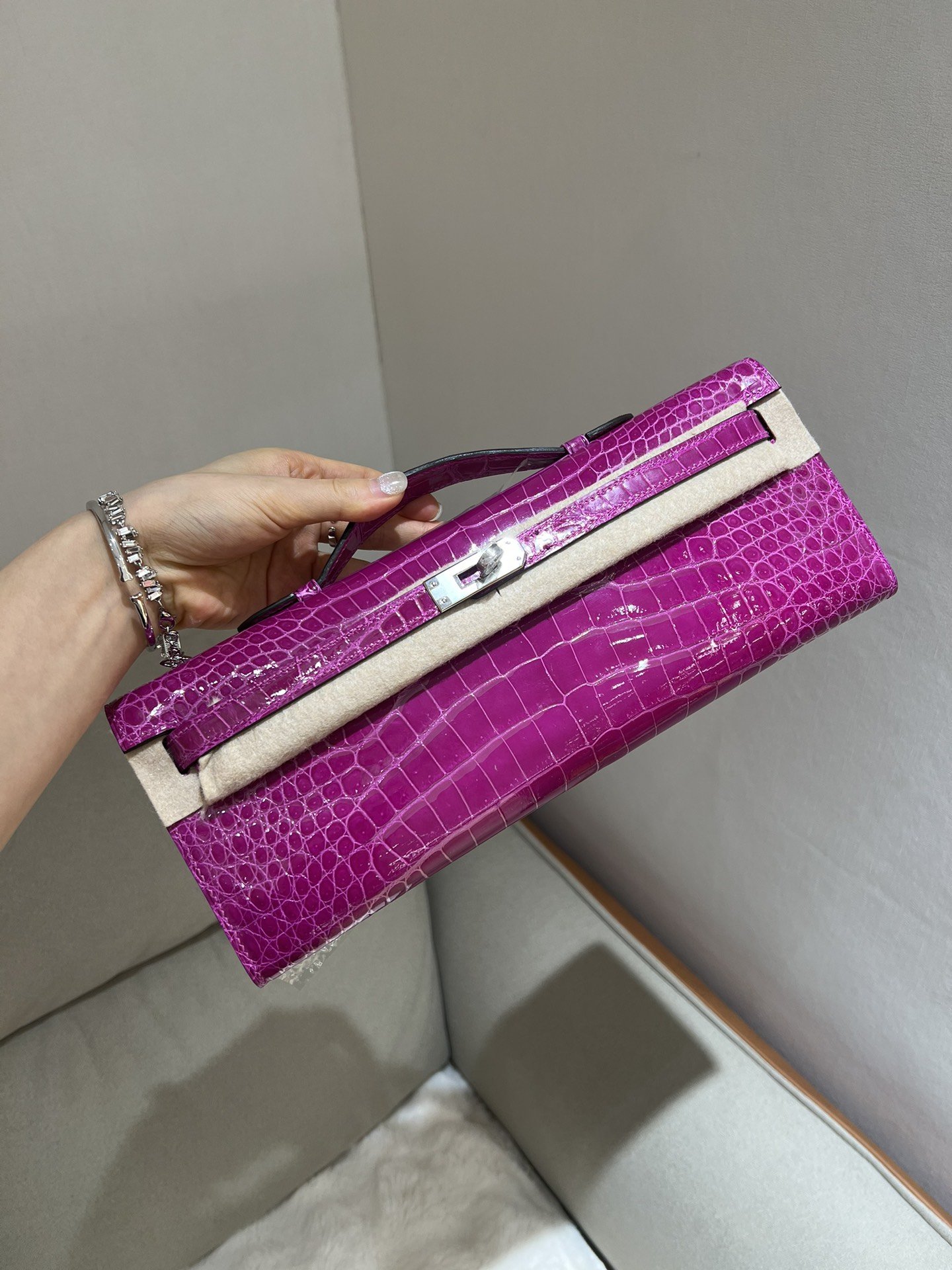 77956.jpg Kelly Cut 31 Violet Shiny Crocodile - Image 1