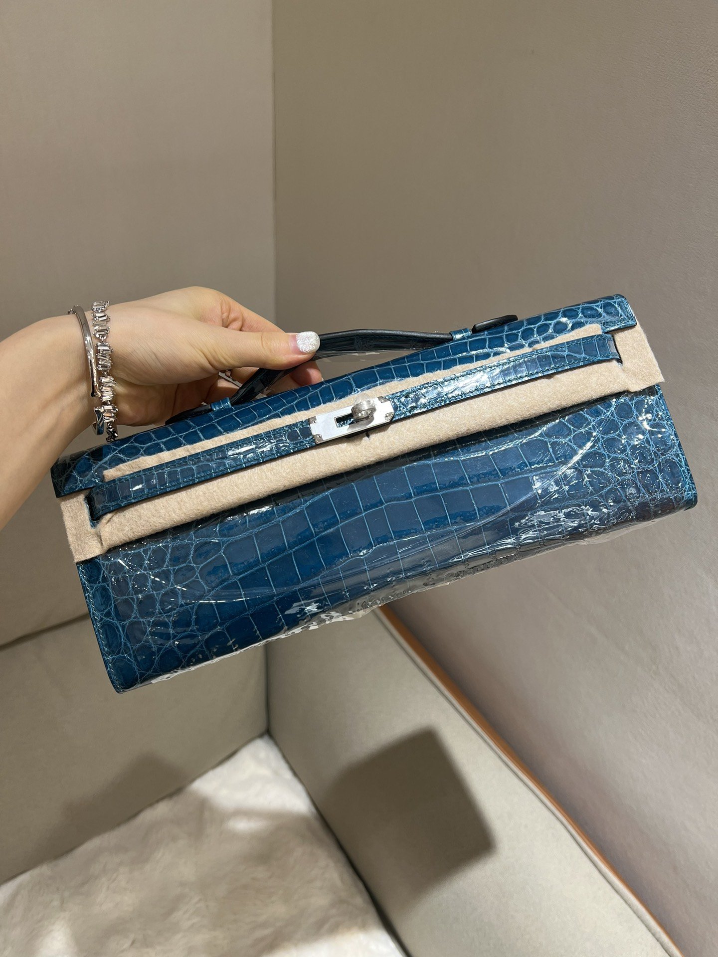 77962.jpg Kelly Cut 31 Blue Shiny Crocodile - Image 1