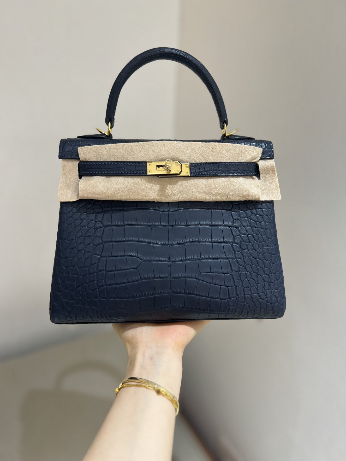 78018.jpg Kelly 25 in Dark Blue Matte Crocodile GHW - Image 1