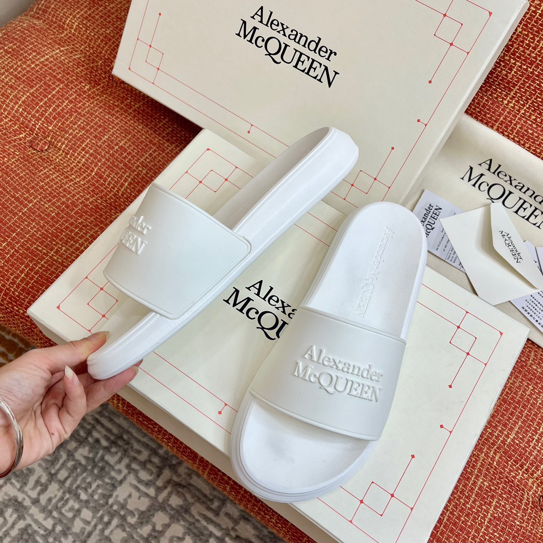 McQueen 2023 Couple Slippers - Image 2
