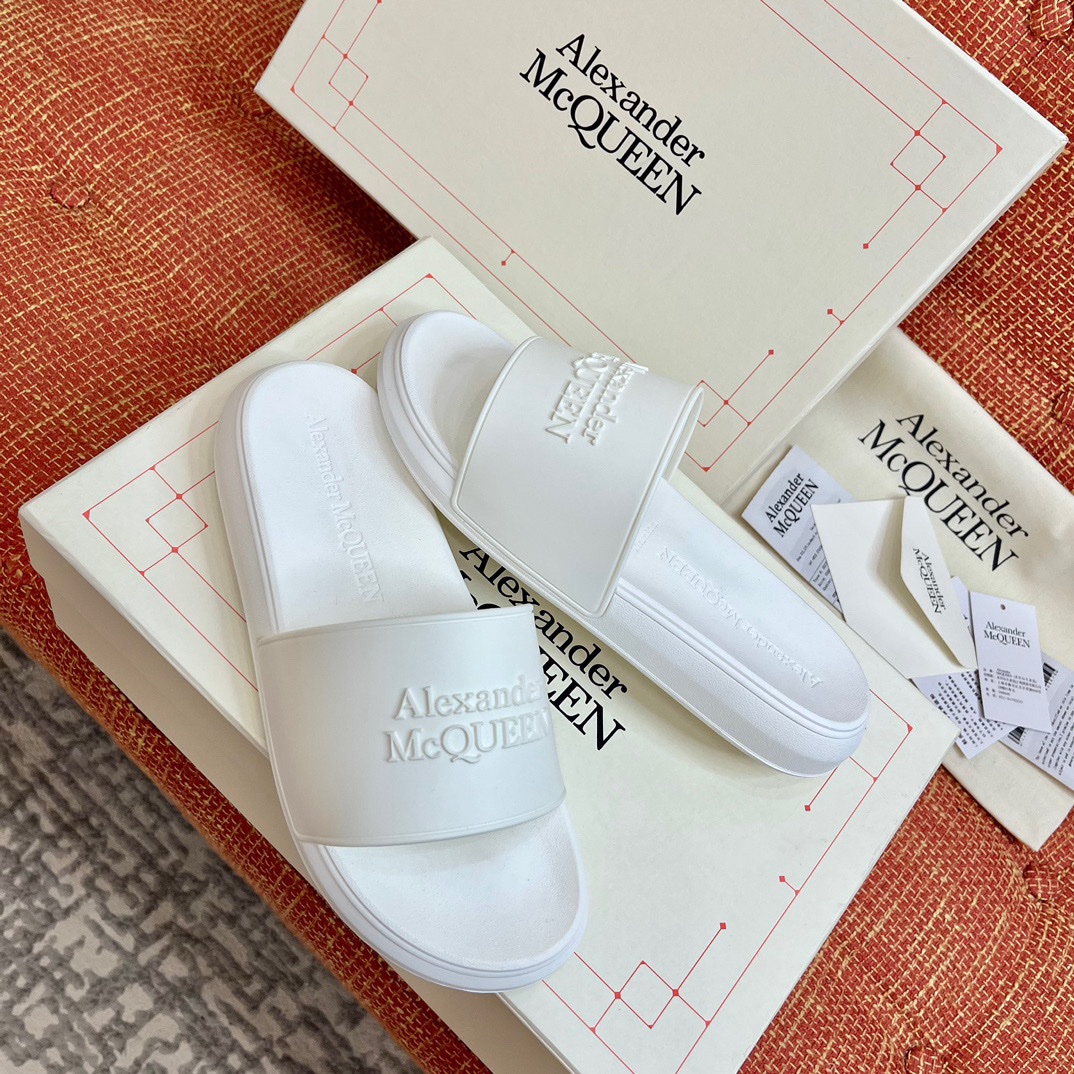 McQueen 2023 Couple Slippers - Image 4