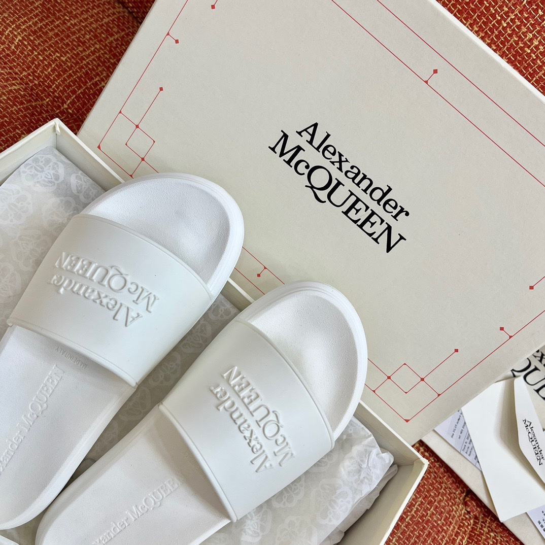 McQueen 2023 Couple Slippers - Image 5