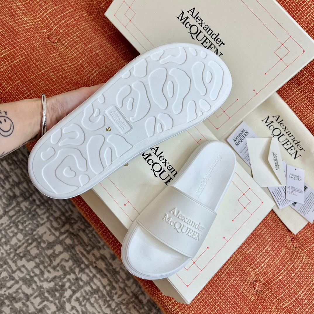 McQueen 2023 Couple Slippers - Image 8