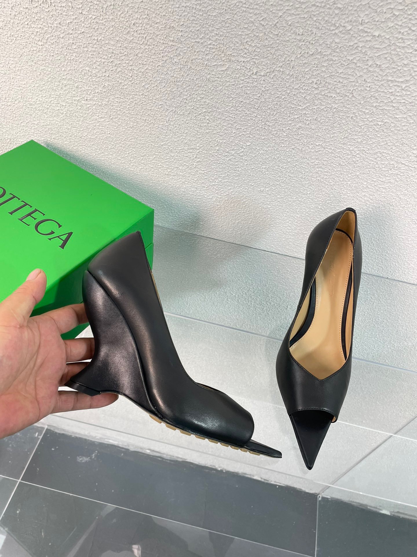 Bottega Veneta 2023 Puntas Wedges Shoes - Image 4