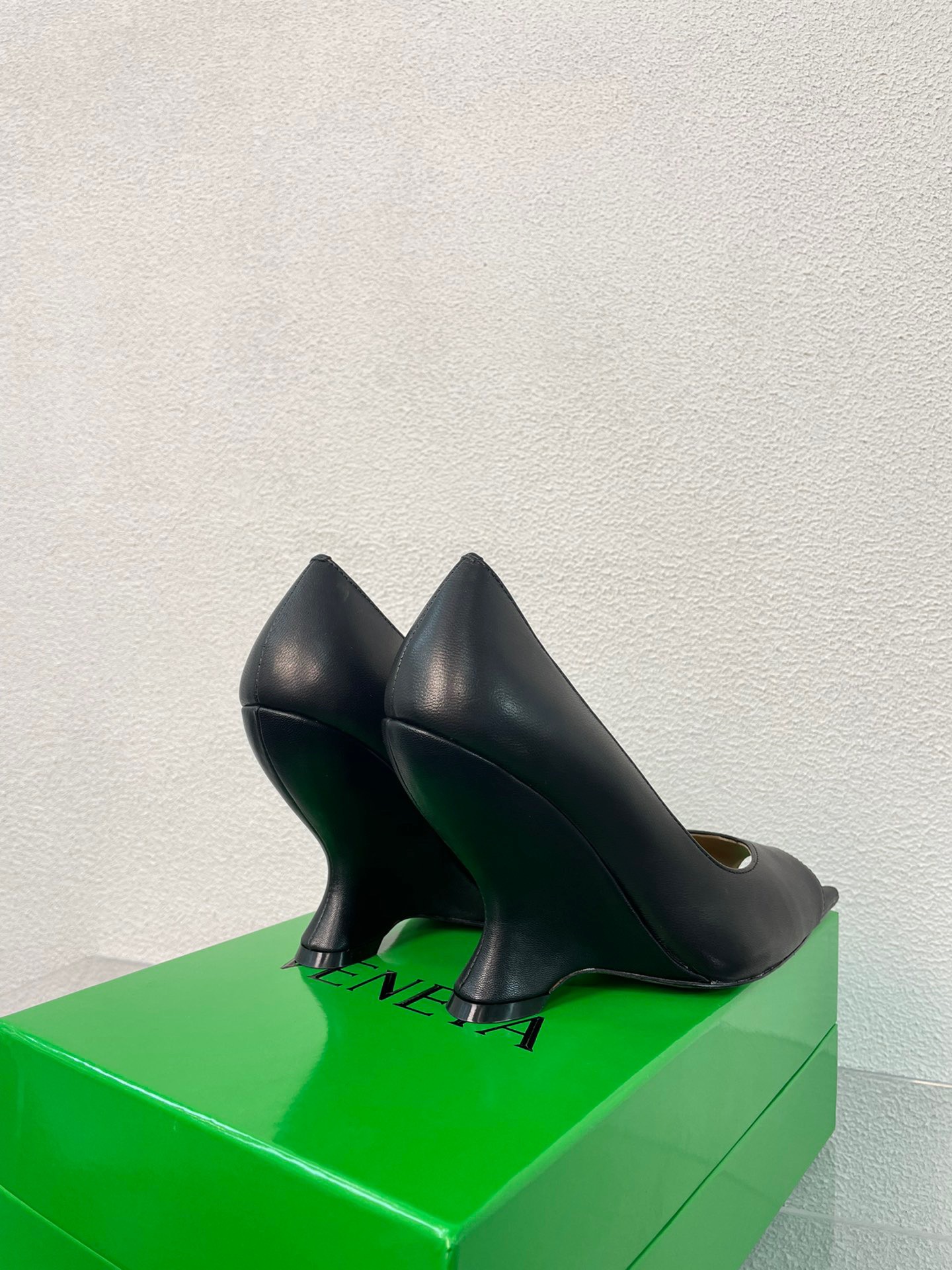 Bottega Veneta 2023 Puntas Wedges Shoes - Image 6