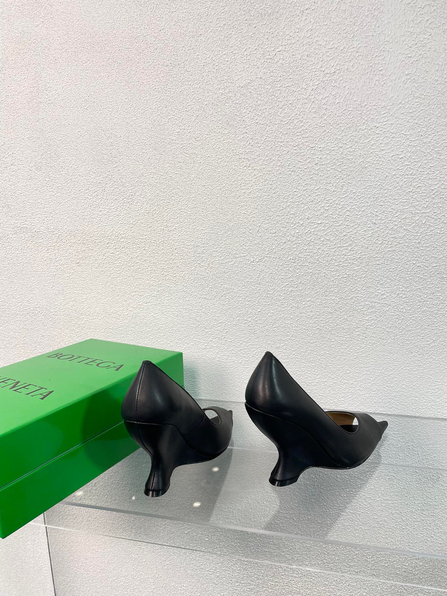 Bottega Veneta 2023 Puntas Wedges Shoes - Image 7