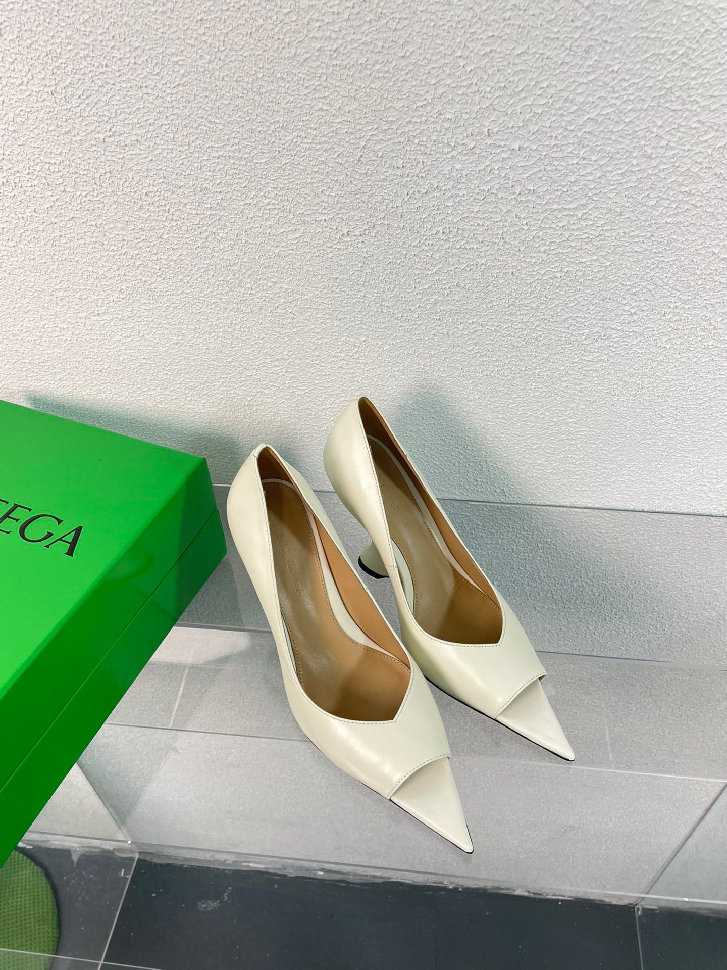 Bottega Veneta 2023 Puntas Wedges Shoes - Image 2