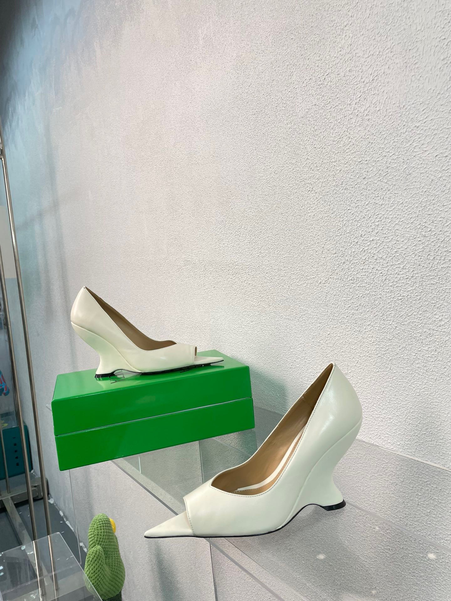 Bottega Veneta 2023 Puntas Wedges Shoes - Image 3