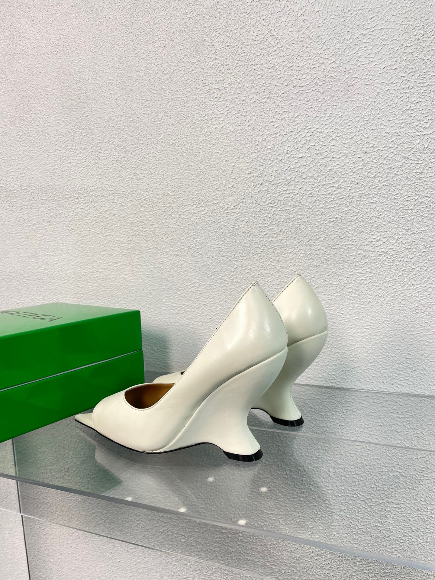 Bottega Veneta 2023 Puntas Wedges Shoes - Image 6