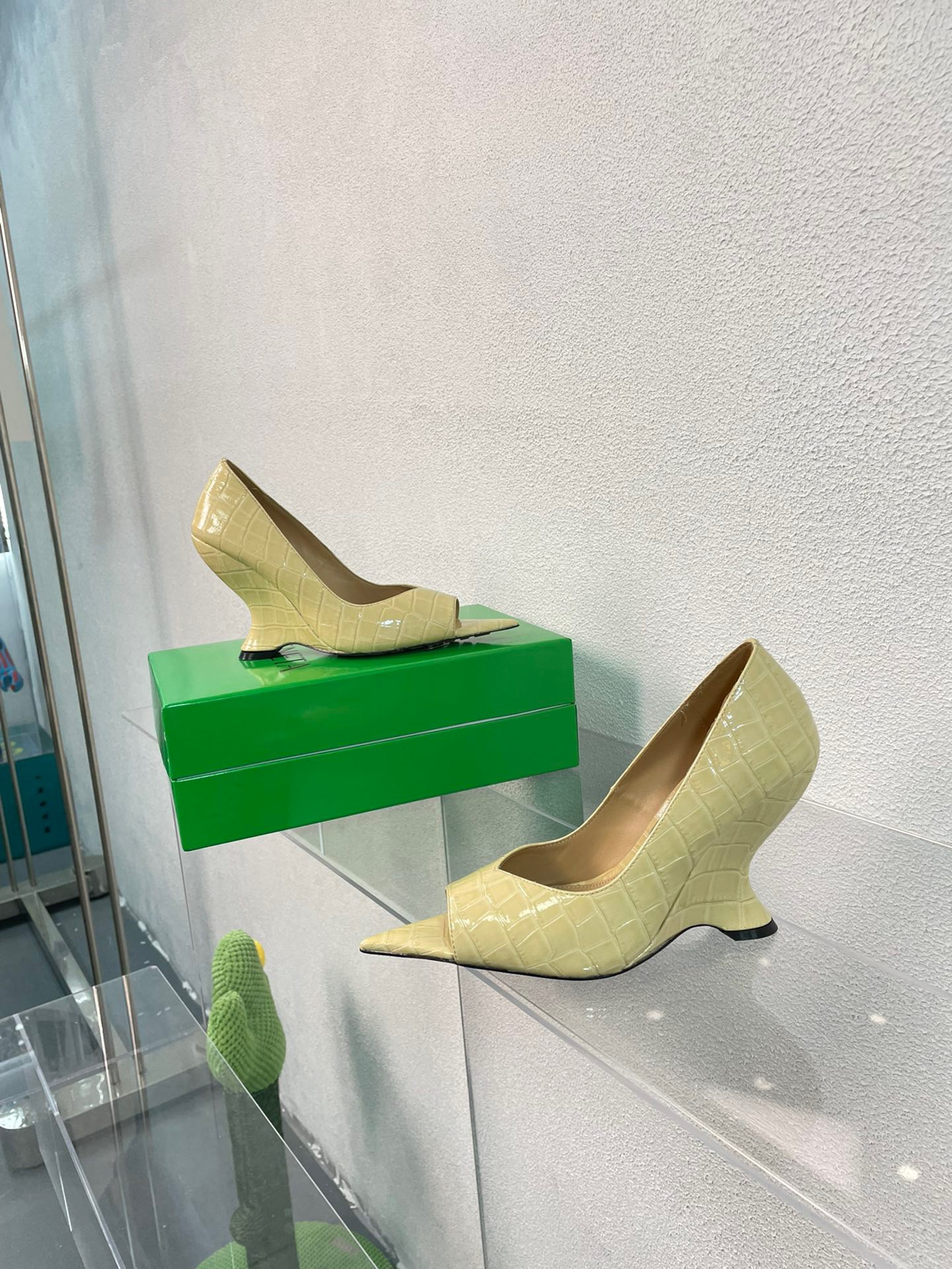 Bottega Veneta 2023 Puntas Wedges Shoes - Image 3