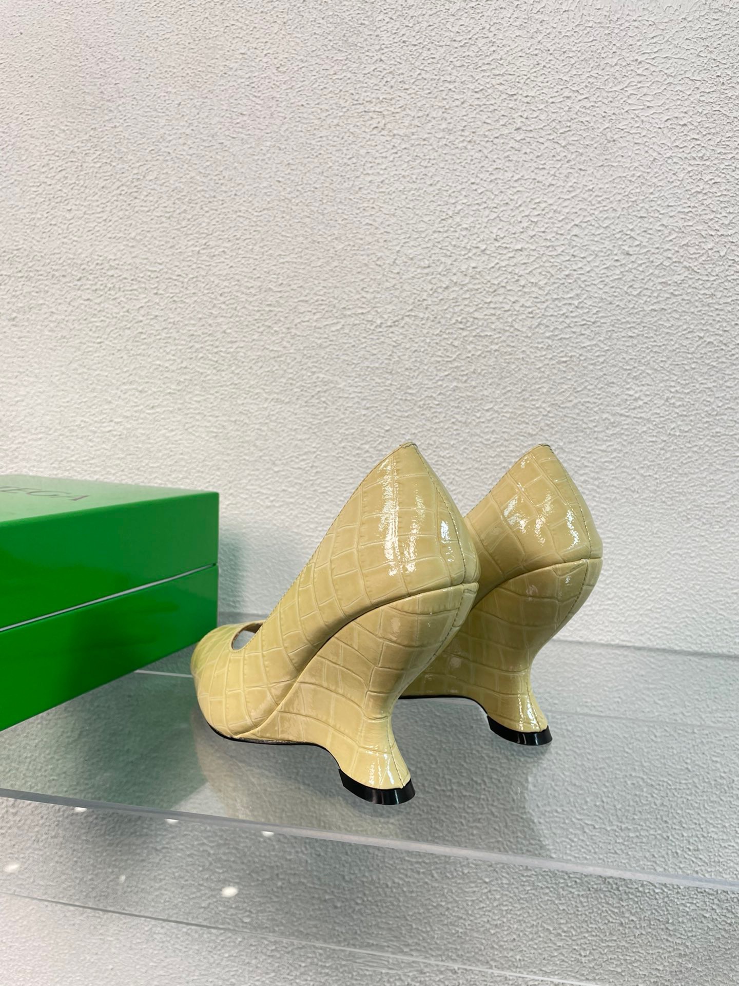 Bottega Veneta 2023 Puntas Wedges Shoes - Image 5