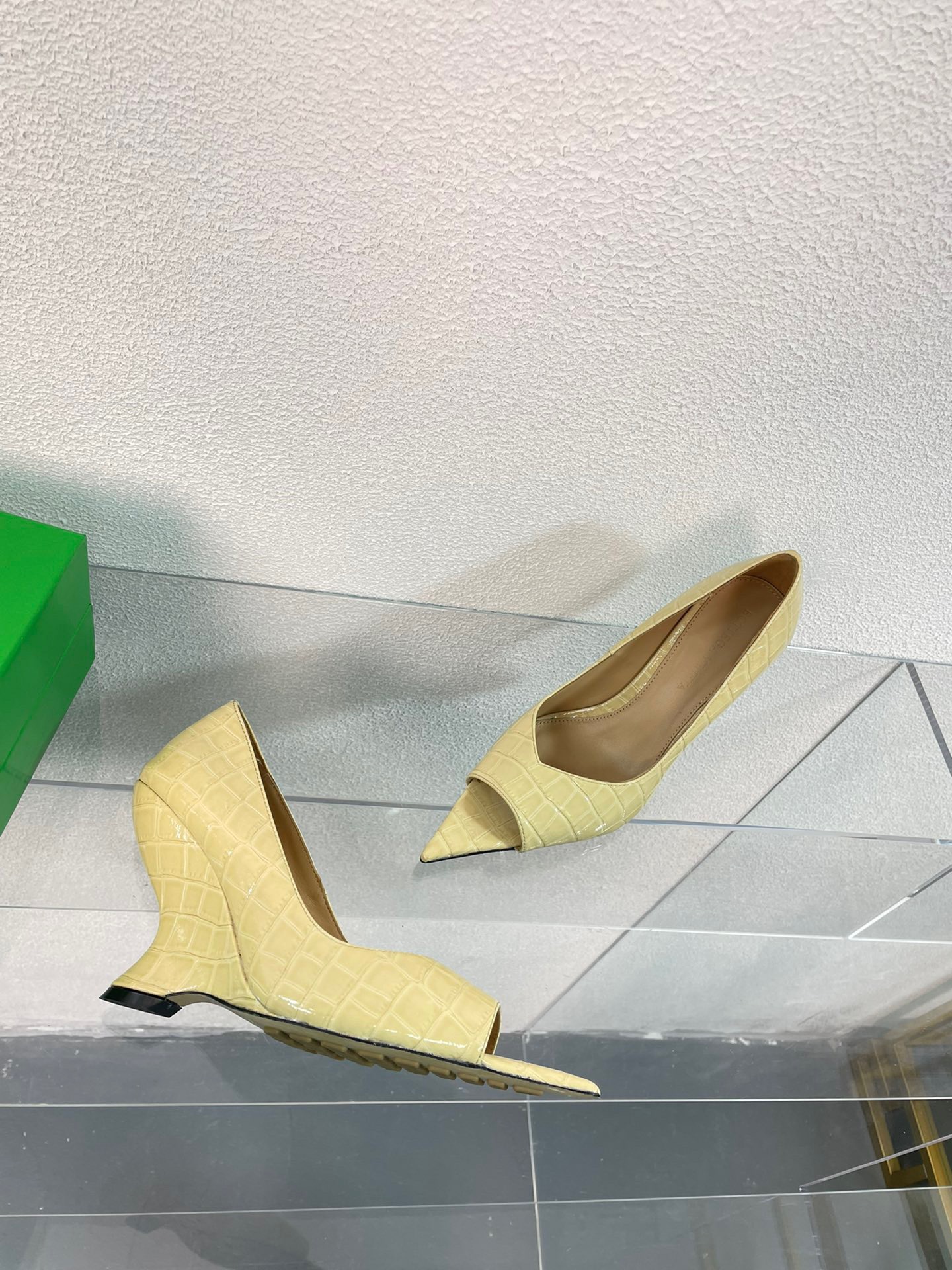 Bottega Veneta 2023 Puntas Wedges Shoes - Image 6