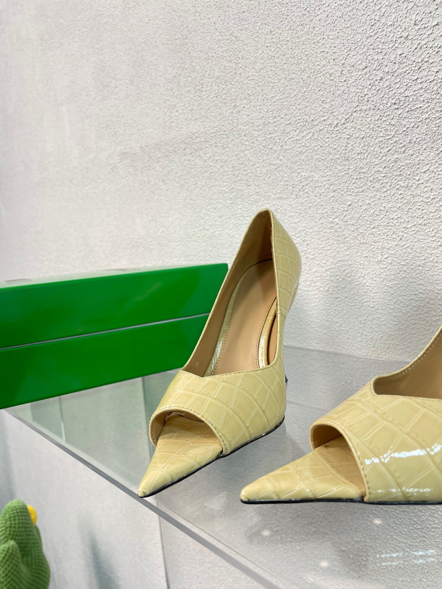 Bottega Veneta 2023 Puntas Wedges Shoes - Image 8