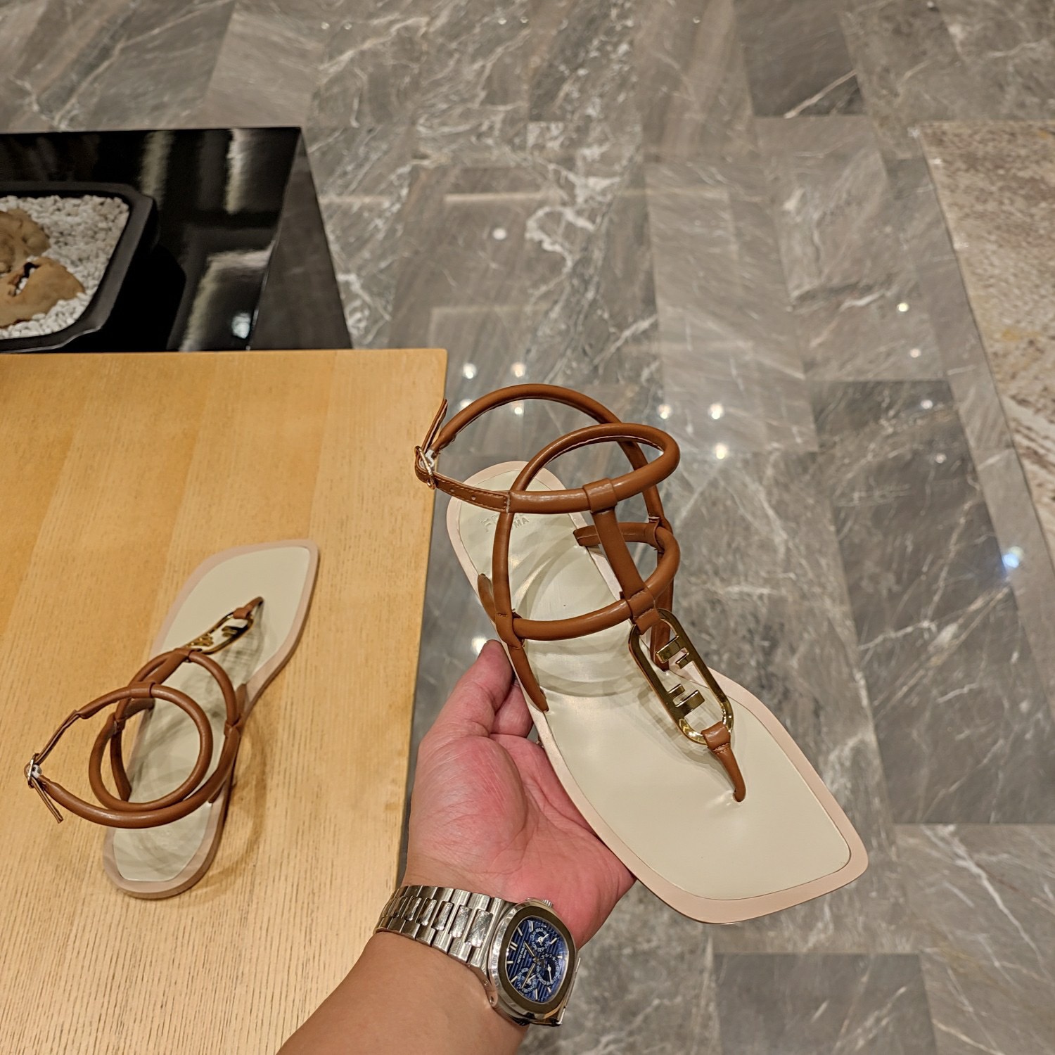 Fendi 2023 New Sandals - Image 9
