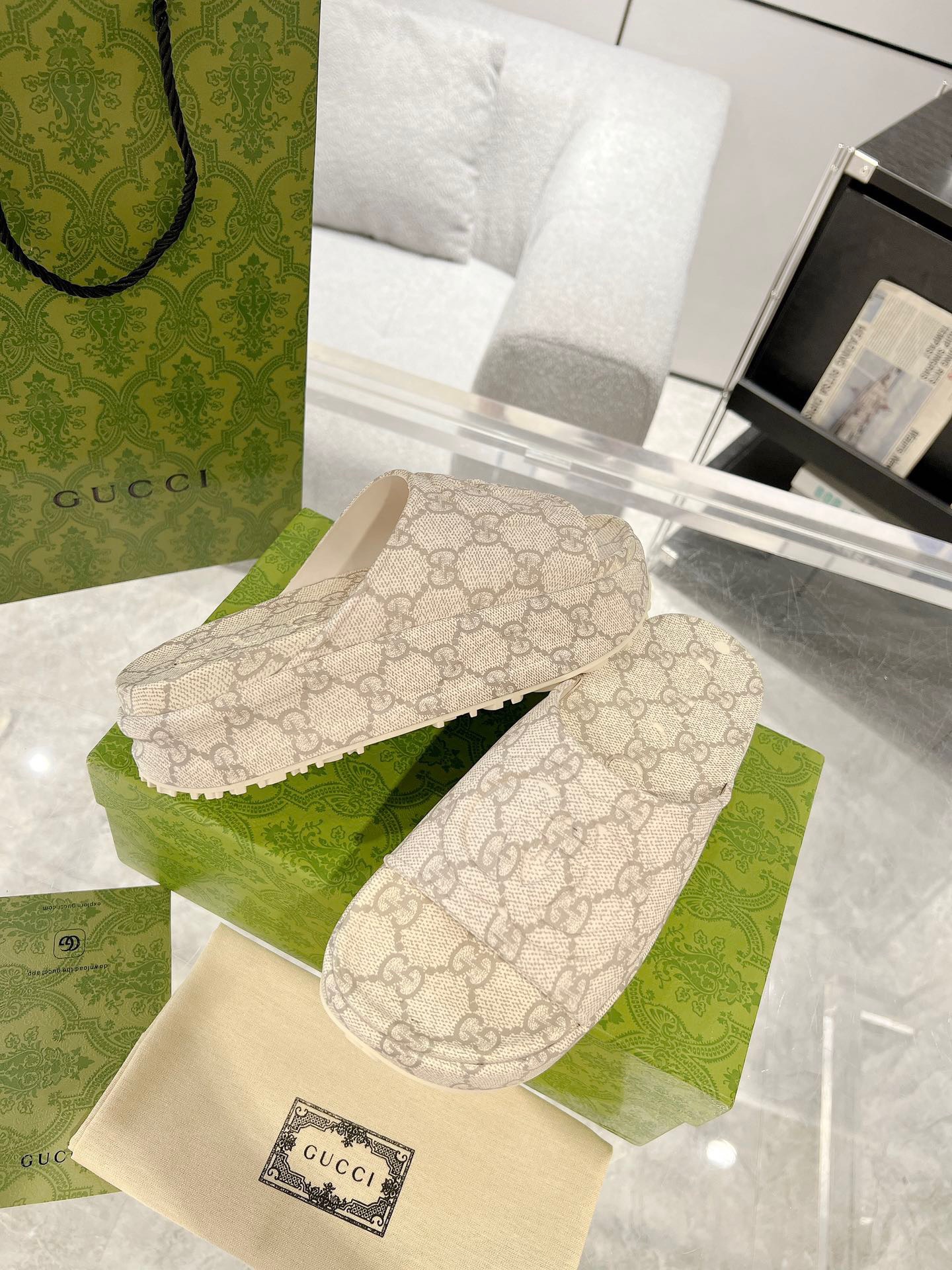 Gucci 2023 New Thick-soled Couple Slippers - Image 2