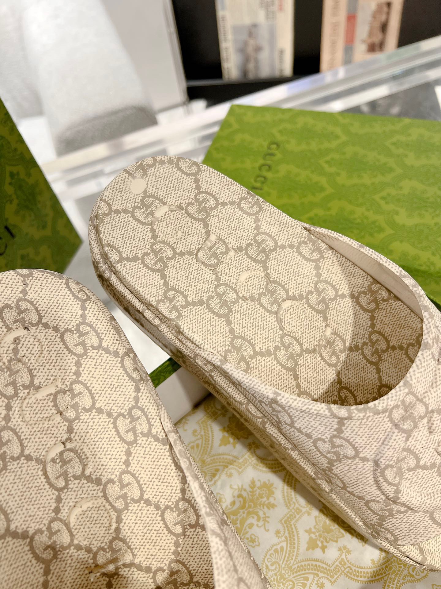 Gucci 2023 New Thick-soled Couple Slippers - Image 5