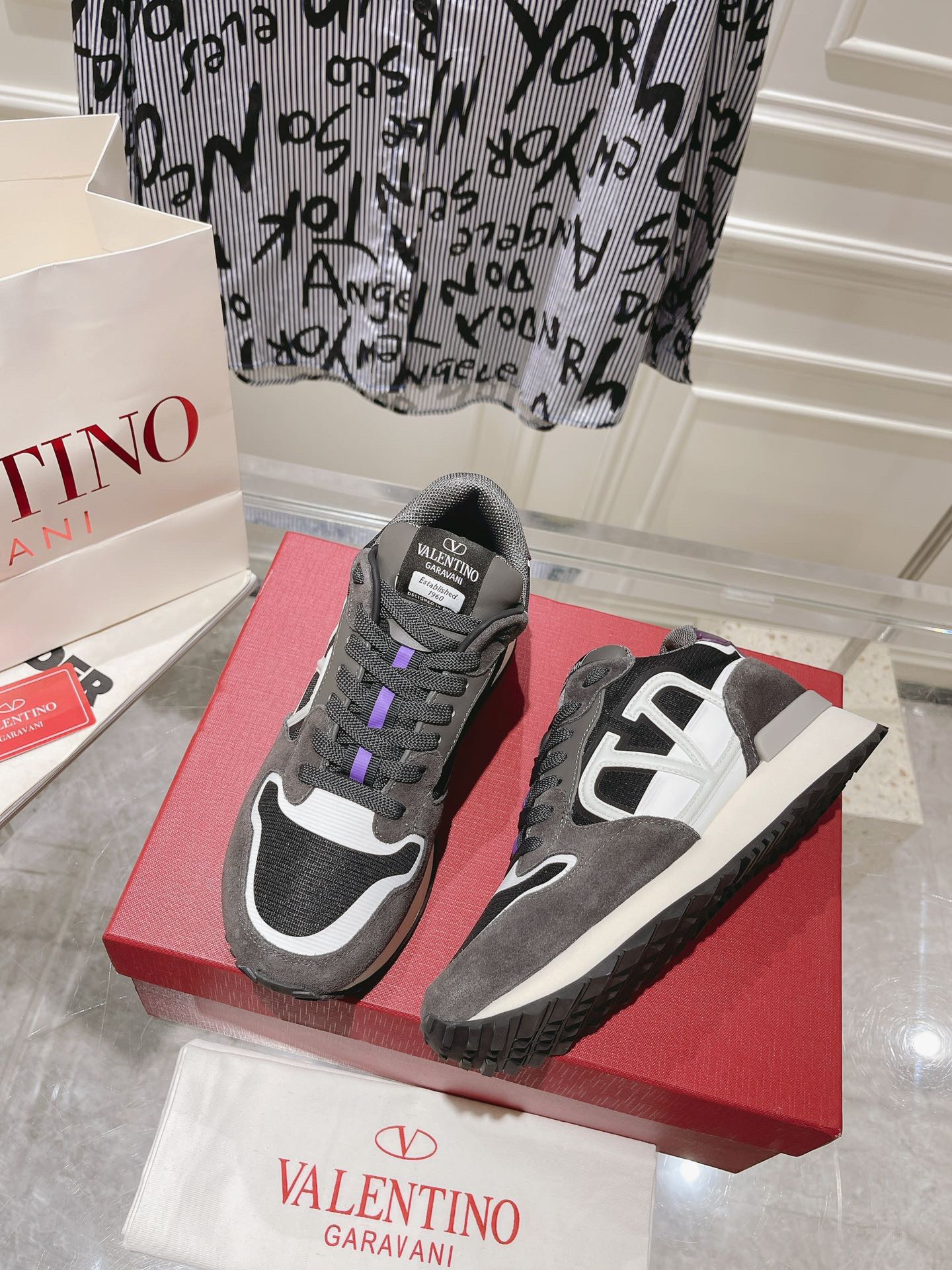 Valentino 2023 New Retro Couple Sneakers - Image 4