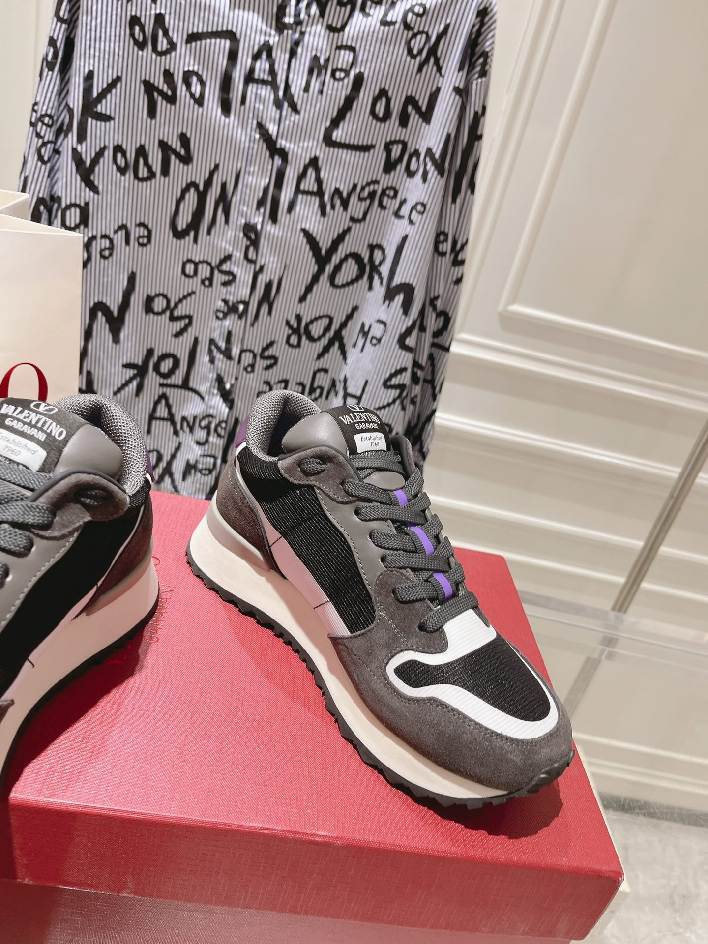 Valentino 2023 New Retro Couple Sneakers - Image 5