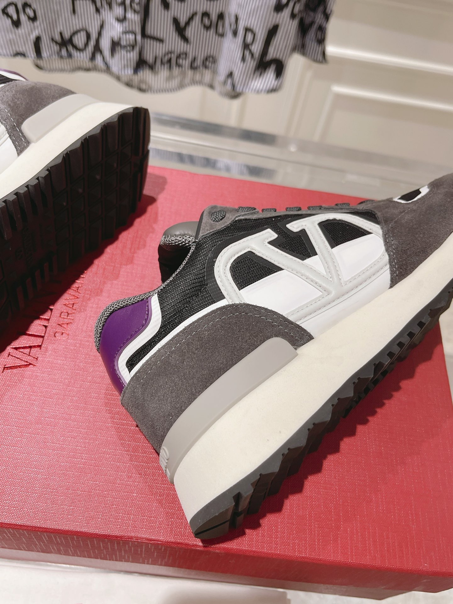 Valentino 2023 New Retro Couple Sneakers - Image 7