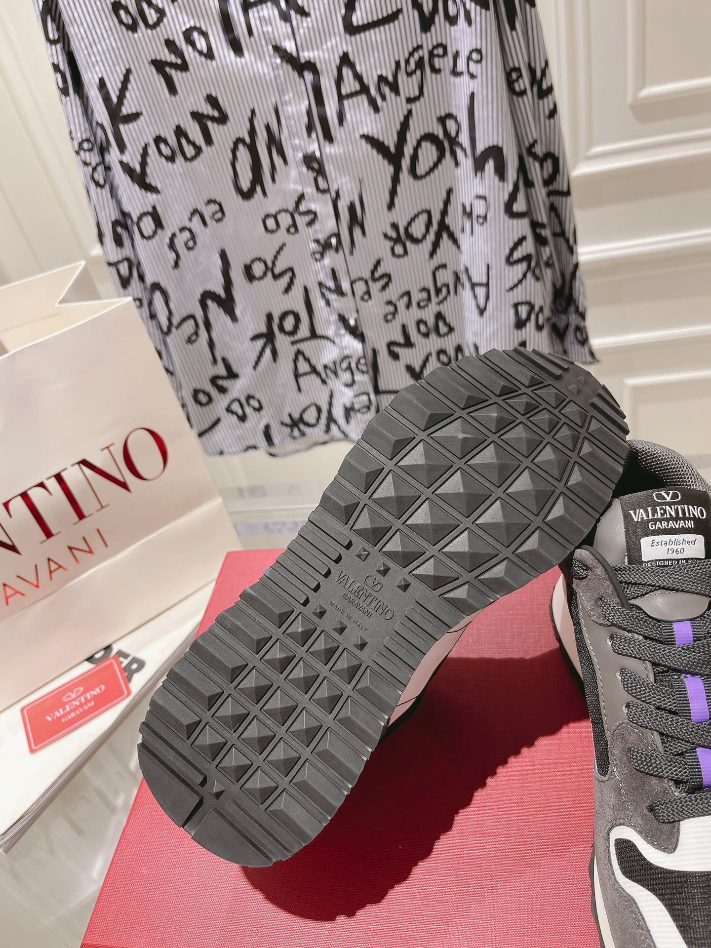 Valentino 2023 New Retro Couple Sneakers - Image 9