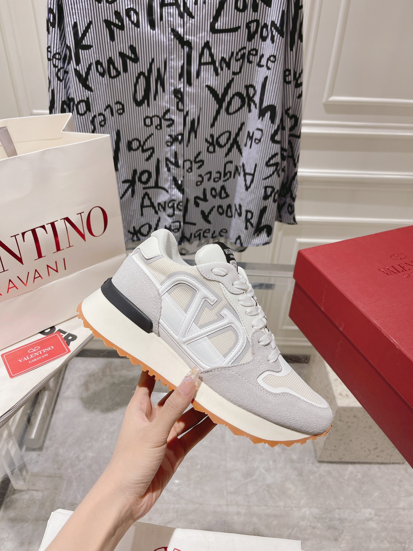 Valentino 2023 New Retro Couple Sneakers - Image 3