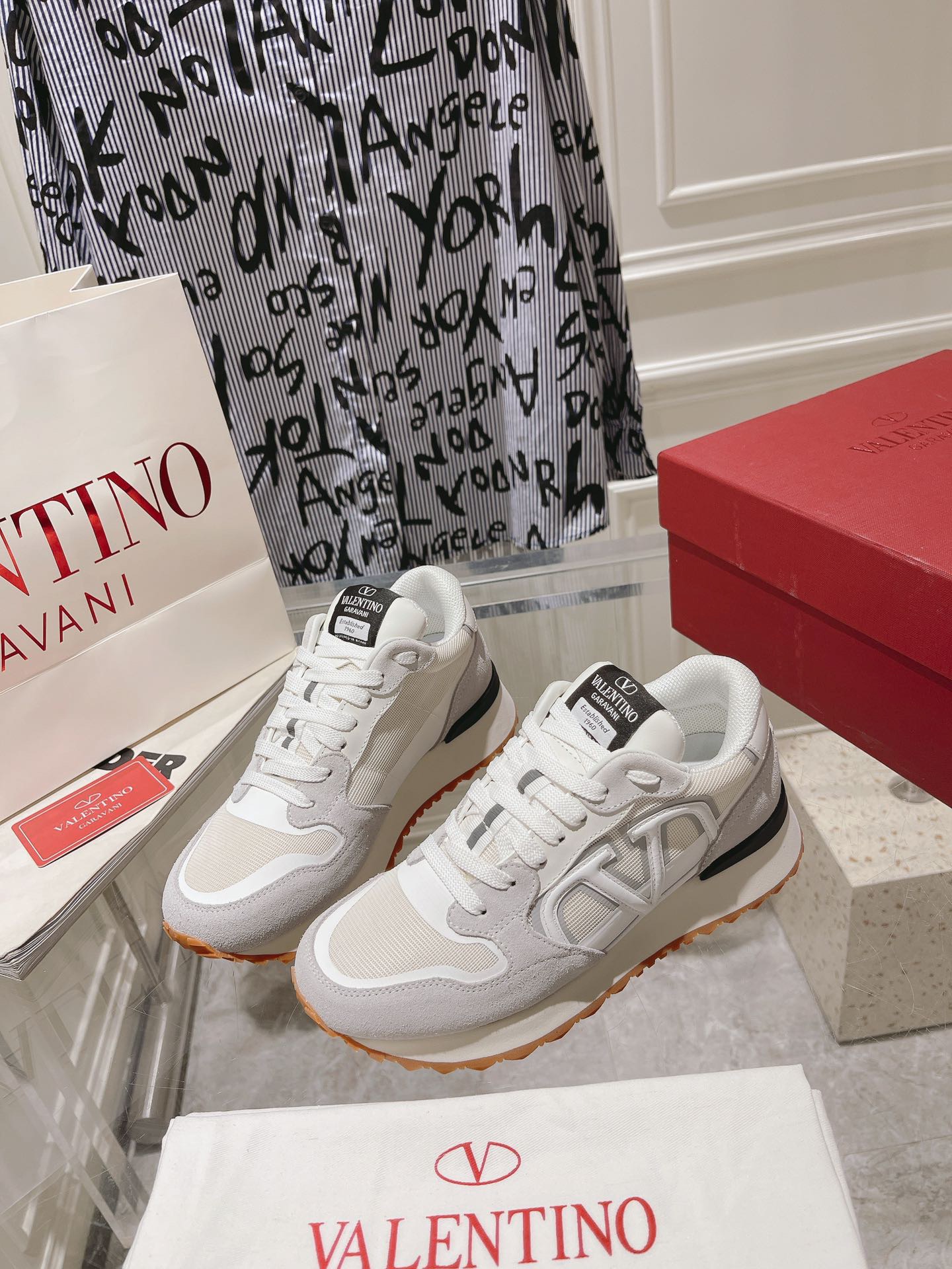 Valentino 2023 New Retro Couple Sneakers - Image 4